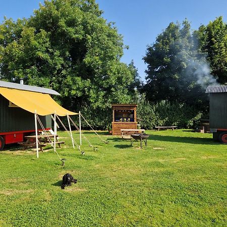 The Delkin Shepherds Huts Castle Combe Extérieur photo