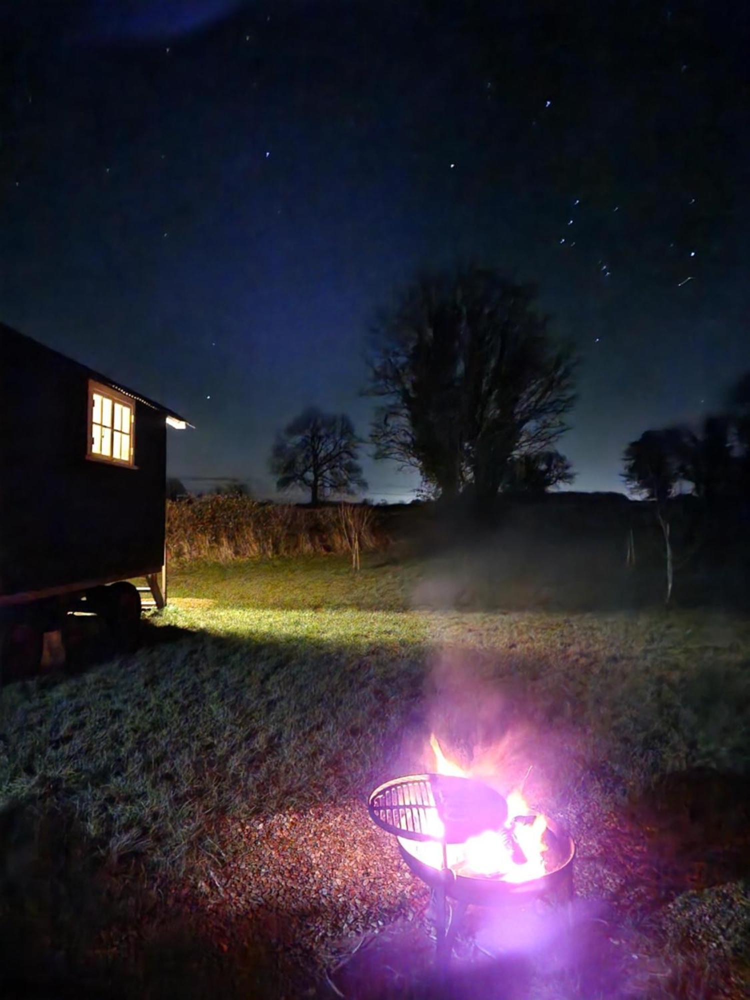 The Delkin Shepherds Huts Castle Combe Extérieur photo