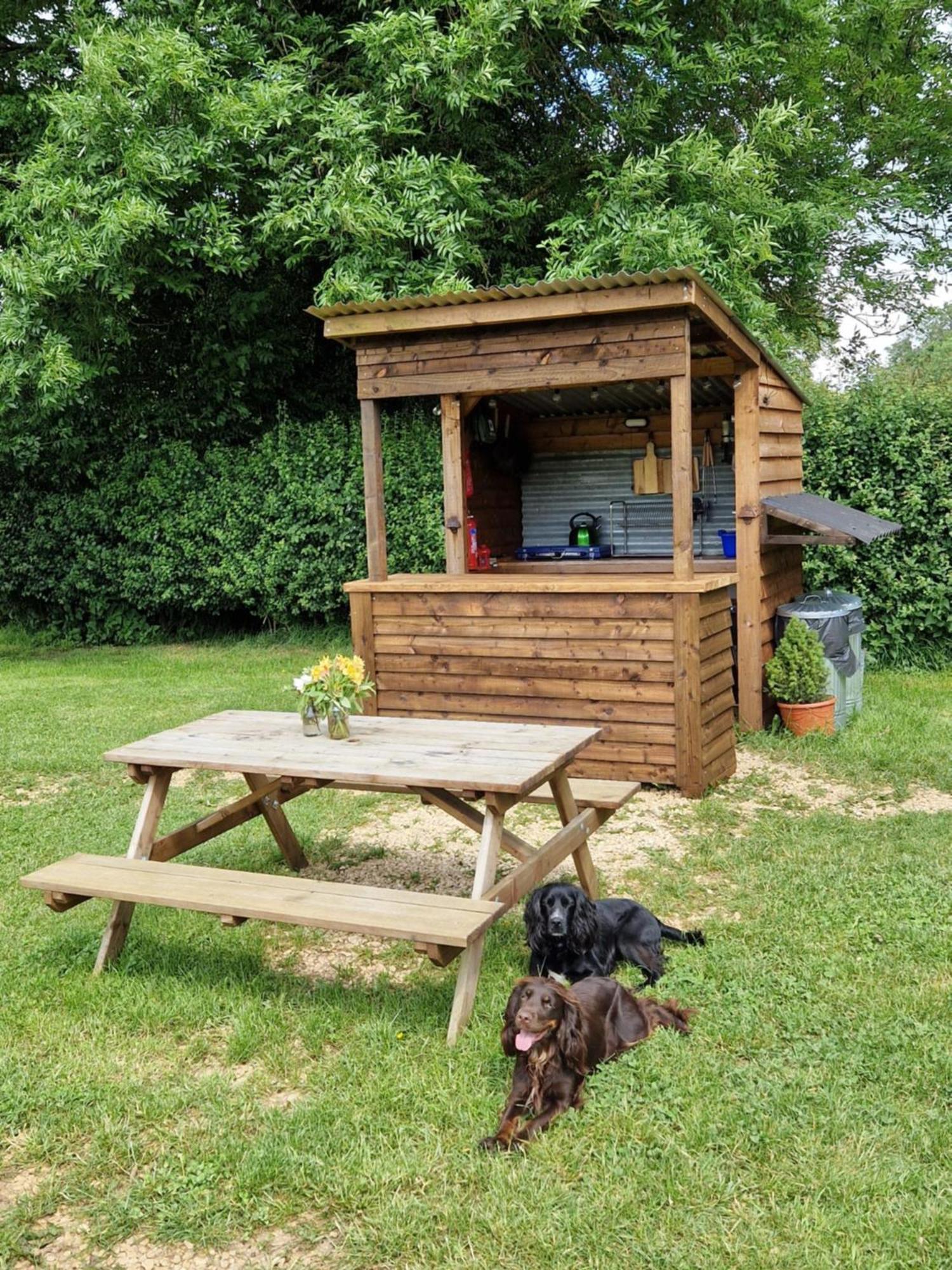 The Delkin Shepherds Huts Castle Combe Extérieur photo