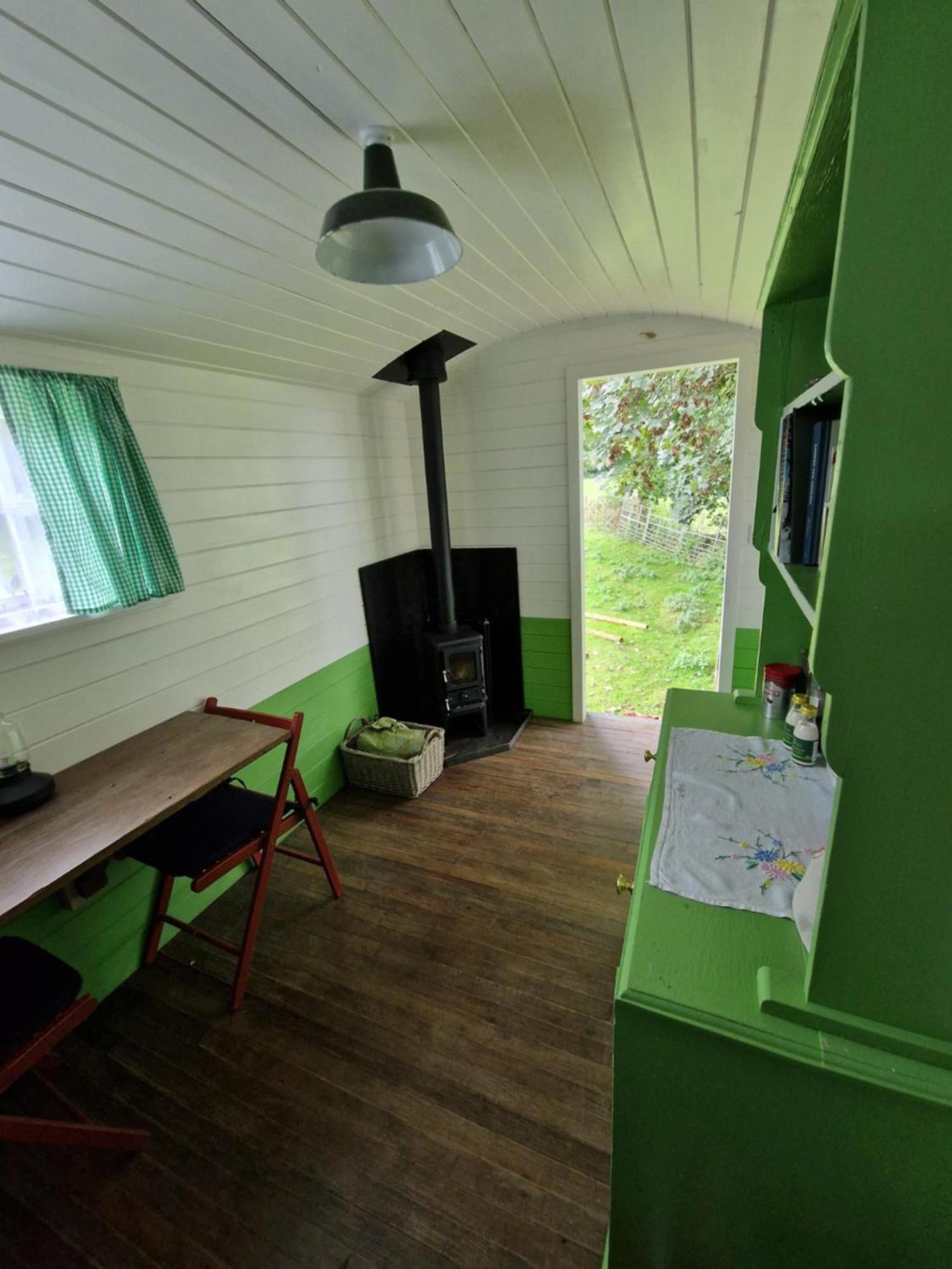 The Delkin Shepherds Huts Castle Combe Extérieur photo
